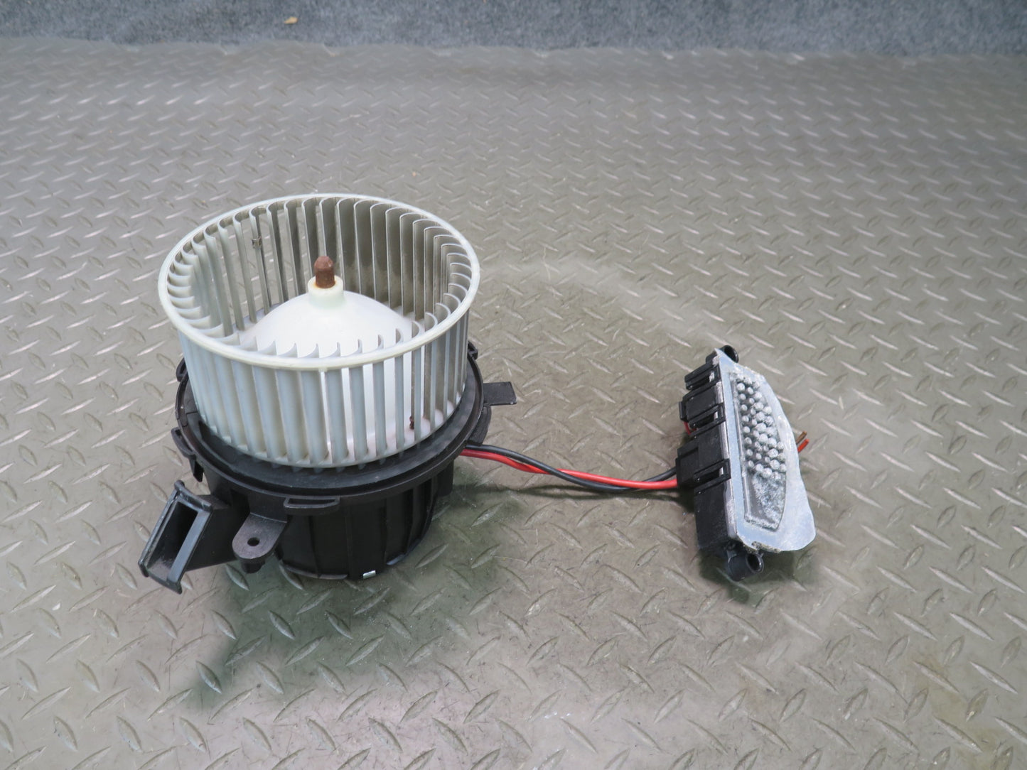 2015-2018 Porsche Macan A/C Heater Blower Motor Fan w Resistor