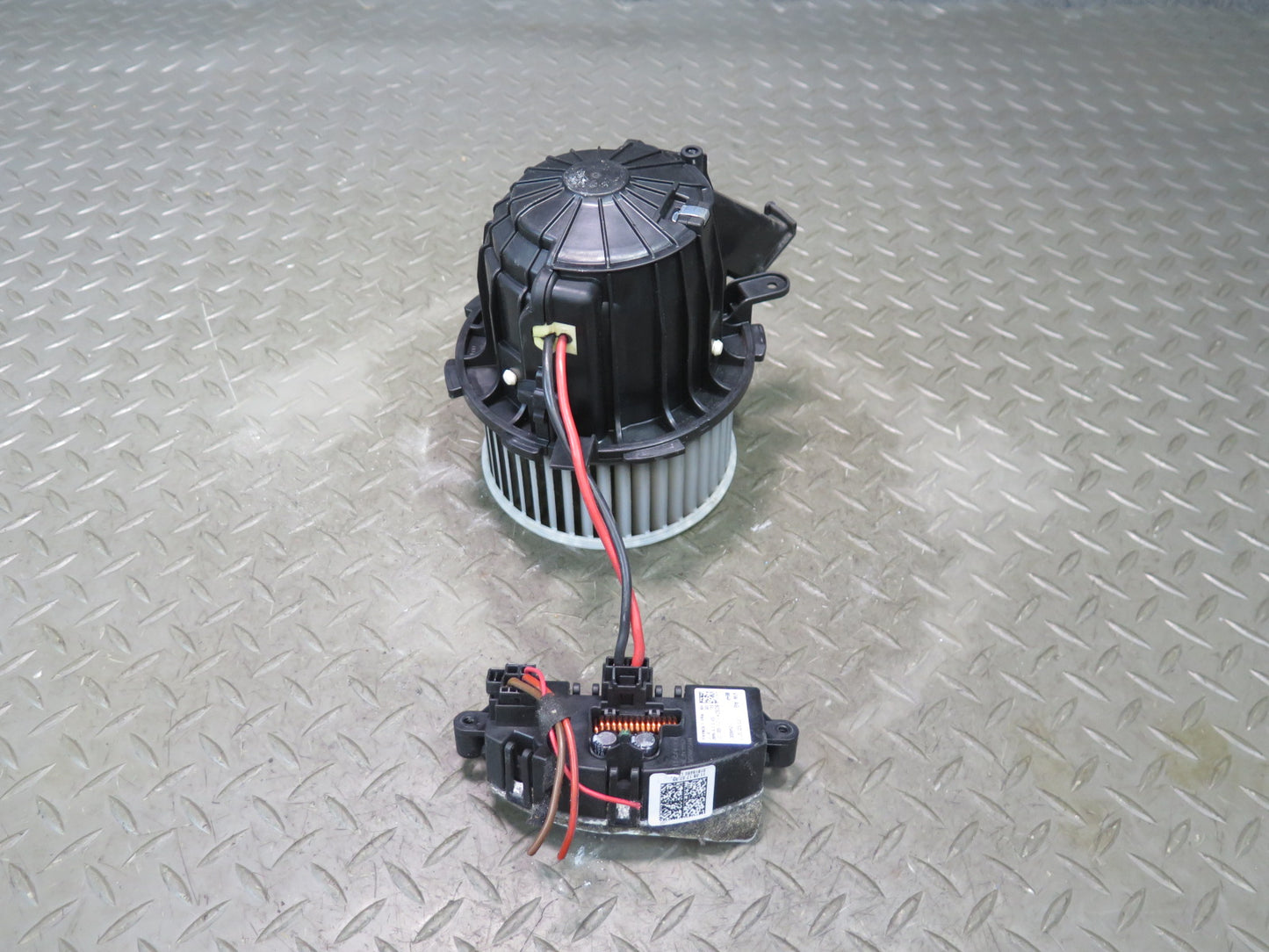 2015-2018 Porsche Macan A/C Heater Blower Motor Fan w Resistor