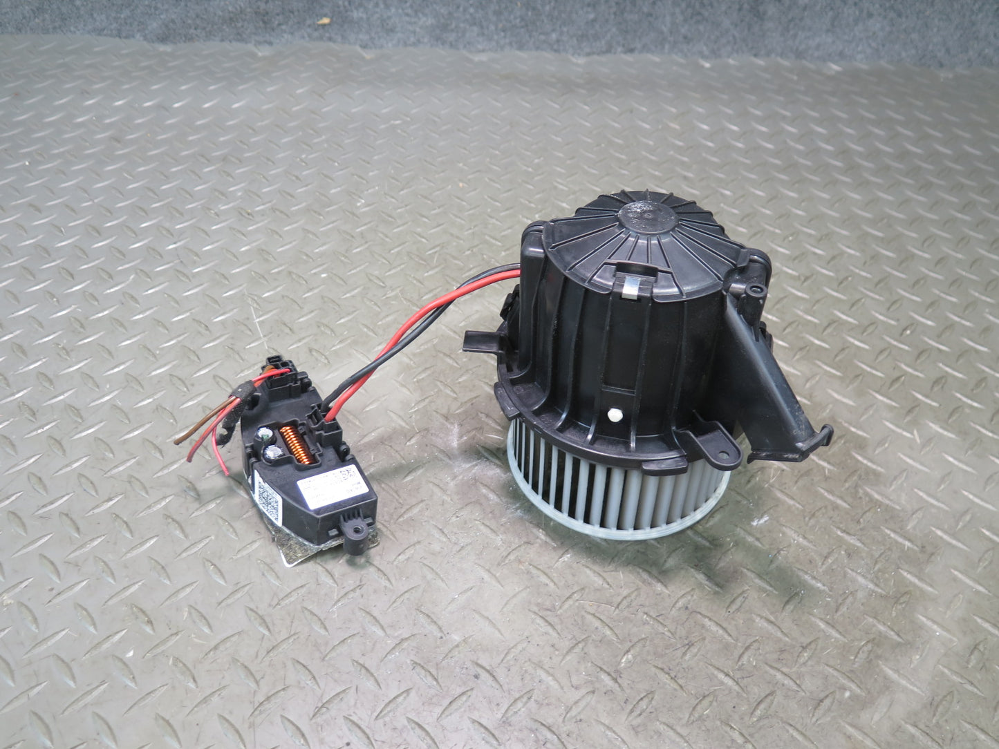 2015-2018 Porsche Macan A/C Heater Blower Motor Fan w Resistor