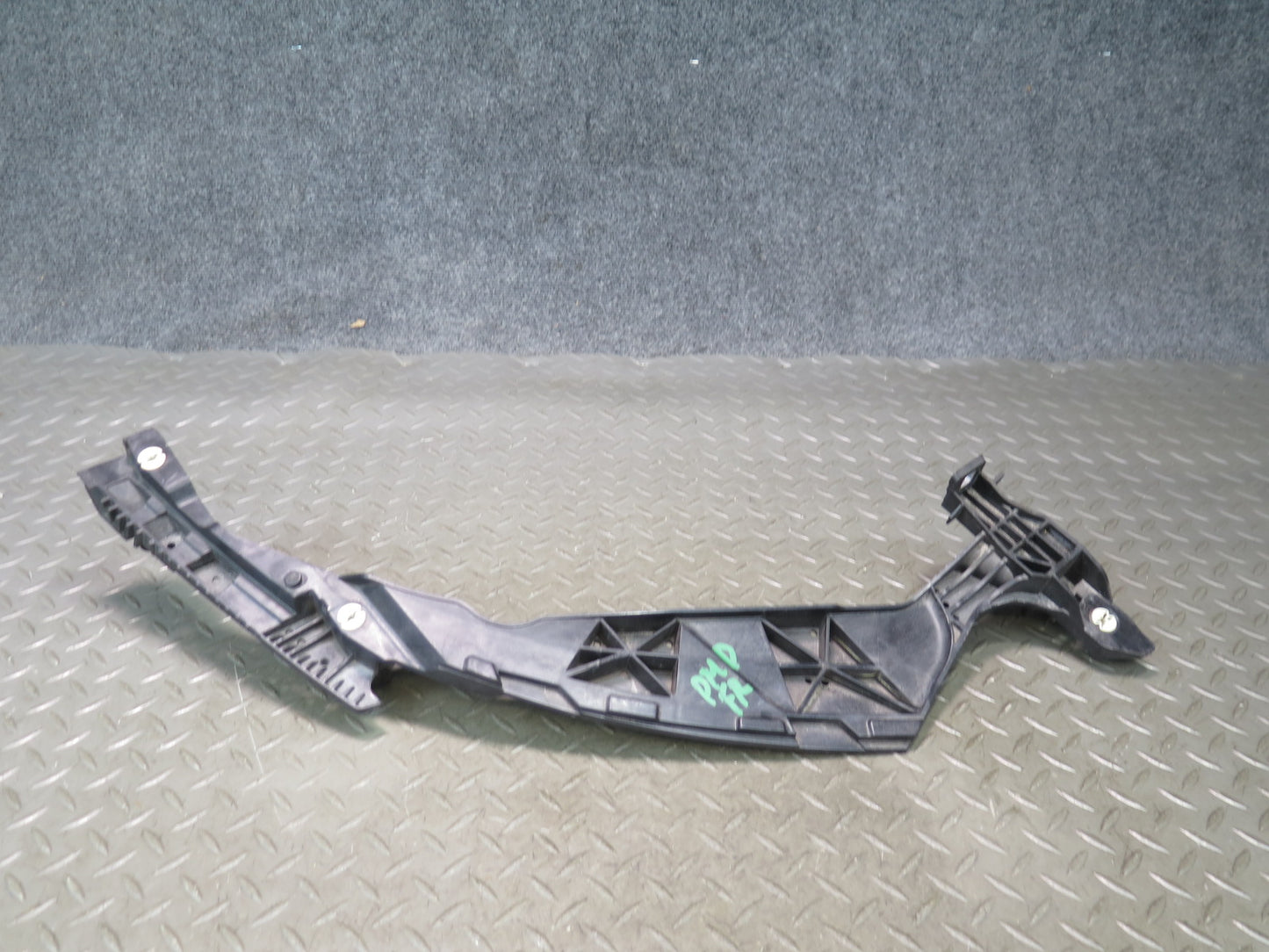 2015-2018 Porsche Macan Engine Radiator Front Right Support Bracket 95B807890C