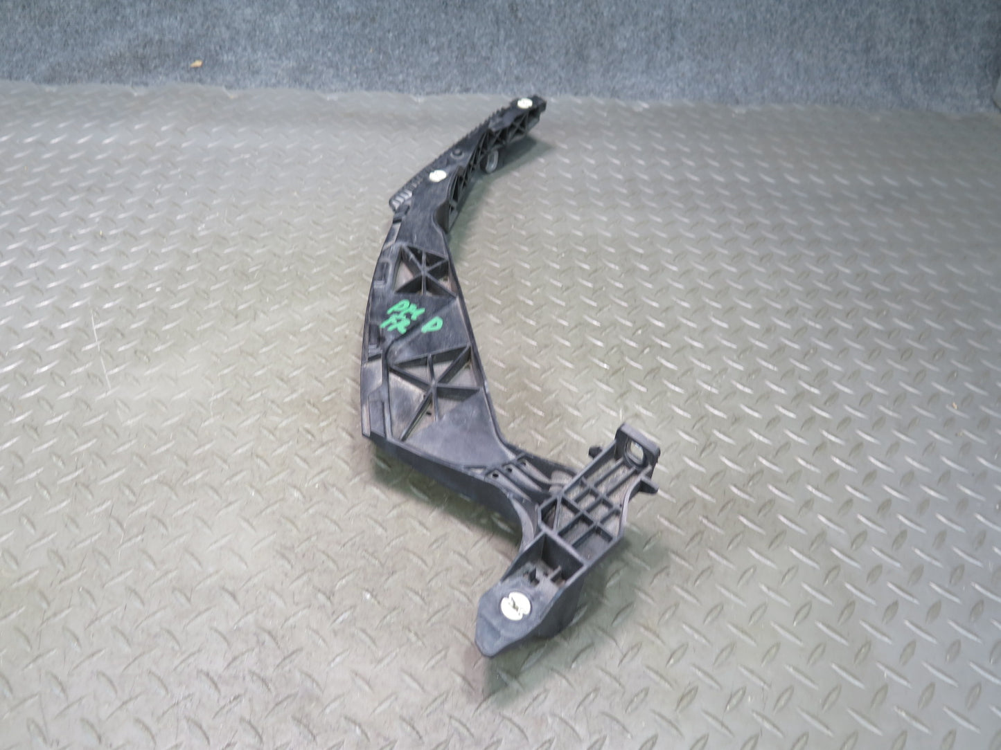 2015-2018 Porsche Macan Engine Radiator Front Right Support Bracket 95B807890C