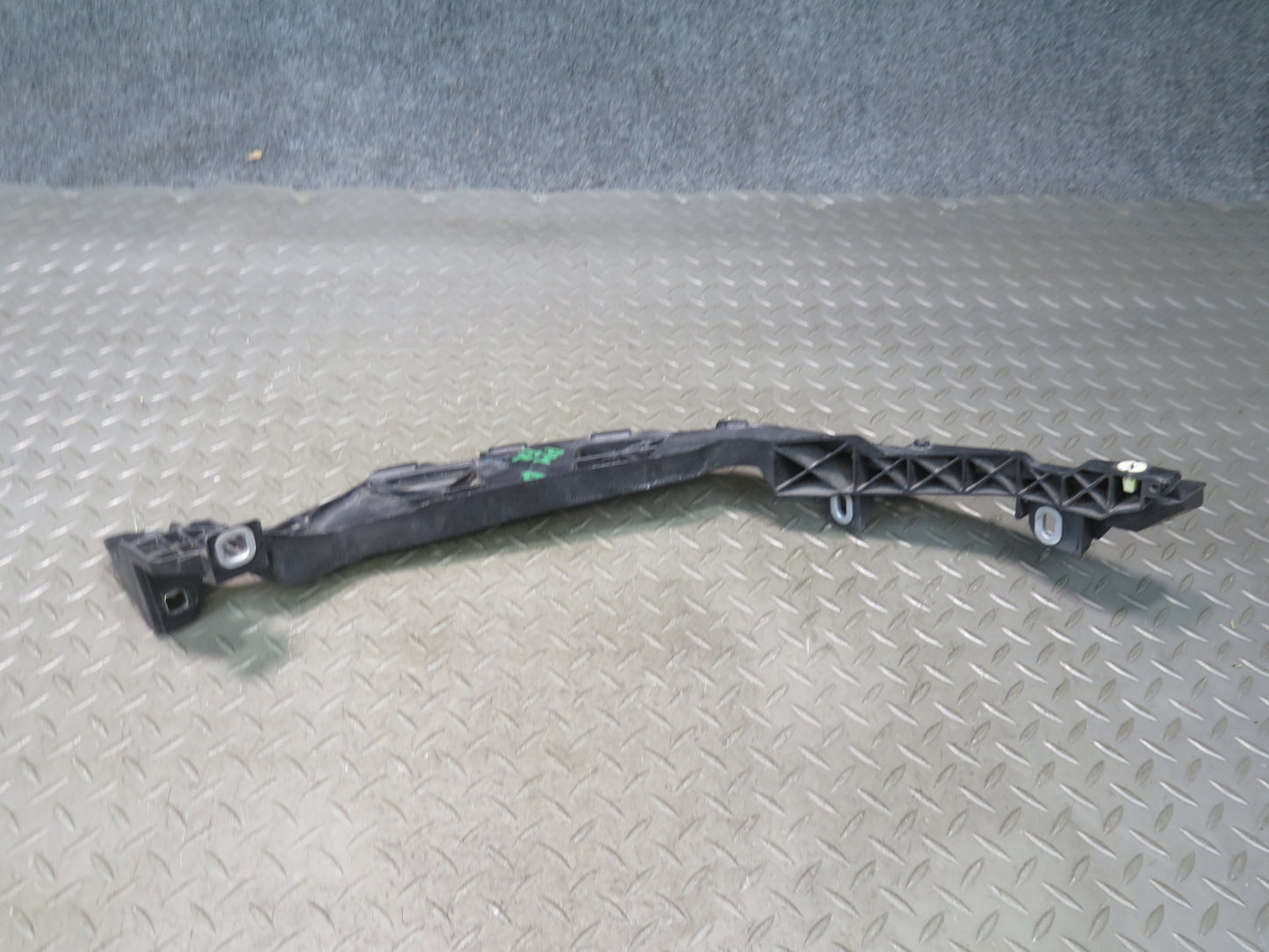 2015-2018 Porsche Macan Engine Radiator Front Right Support Bracket 95B807890C