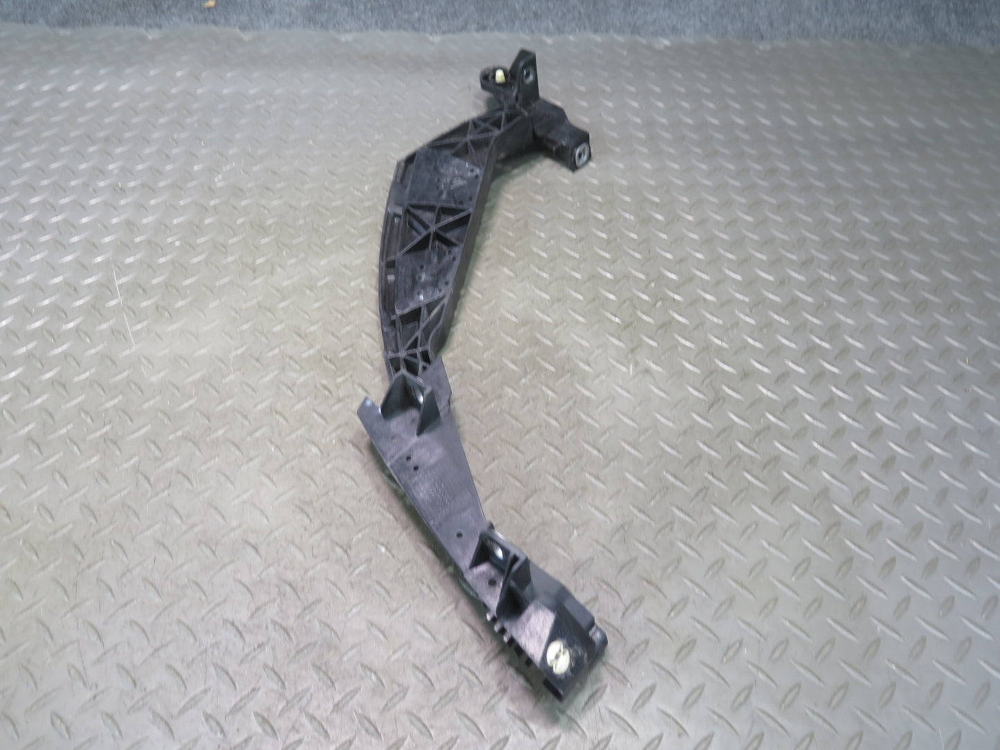 2015-2018 Porsche Macan Engine Radiator Front Right Support Bracket 95B807890C