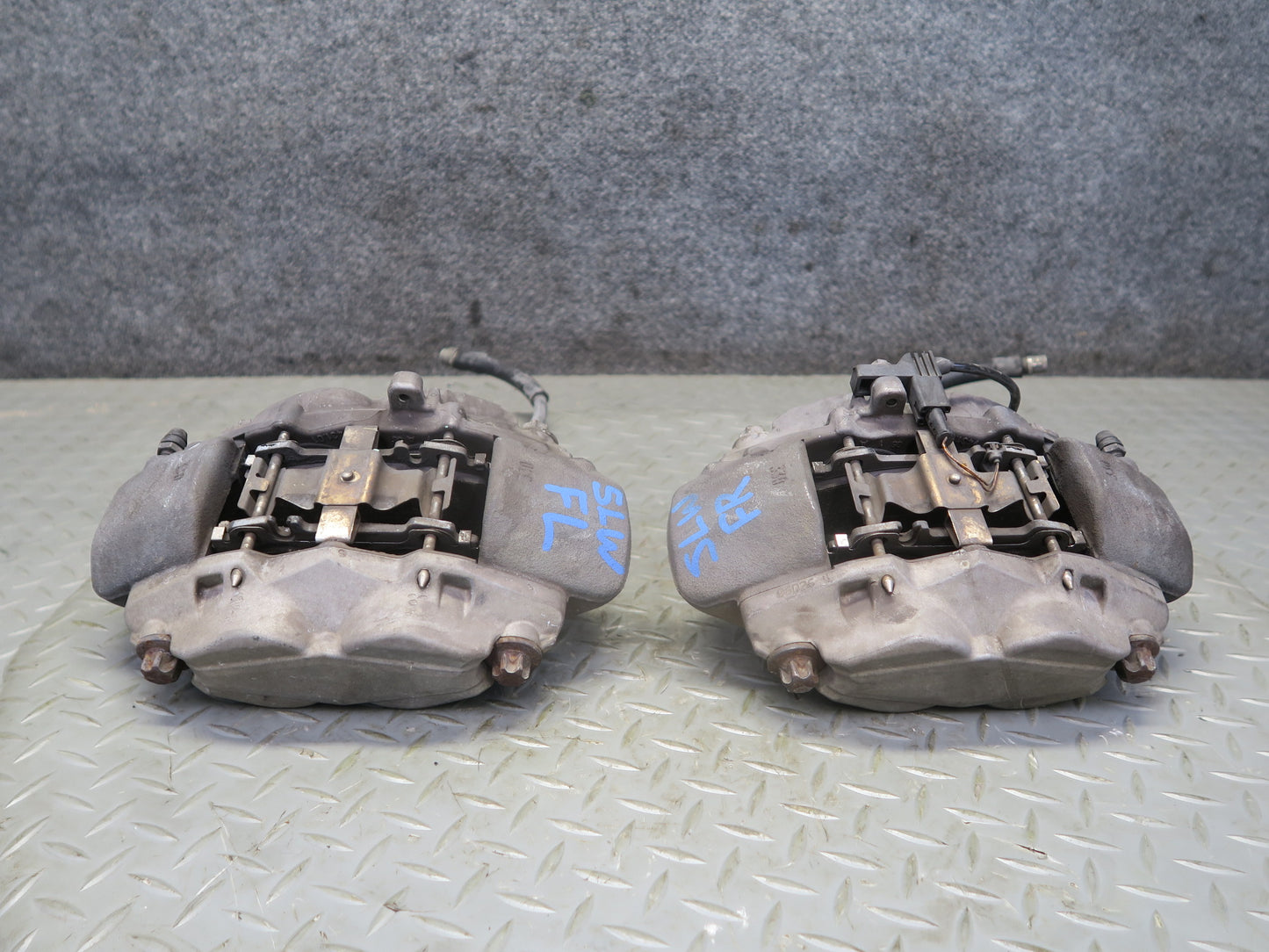 07-12 Mercedes R230 SL550 Set of 2 Front Left & Right Brake Caliper OEM