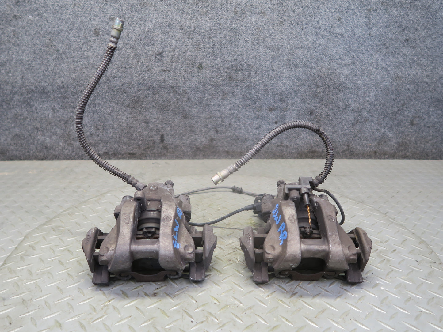 07-12 Mercedes R230 SL550 Set of 2 Rear Left & Right Brake Caliper OEM