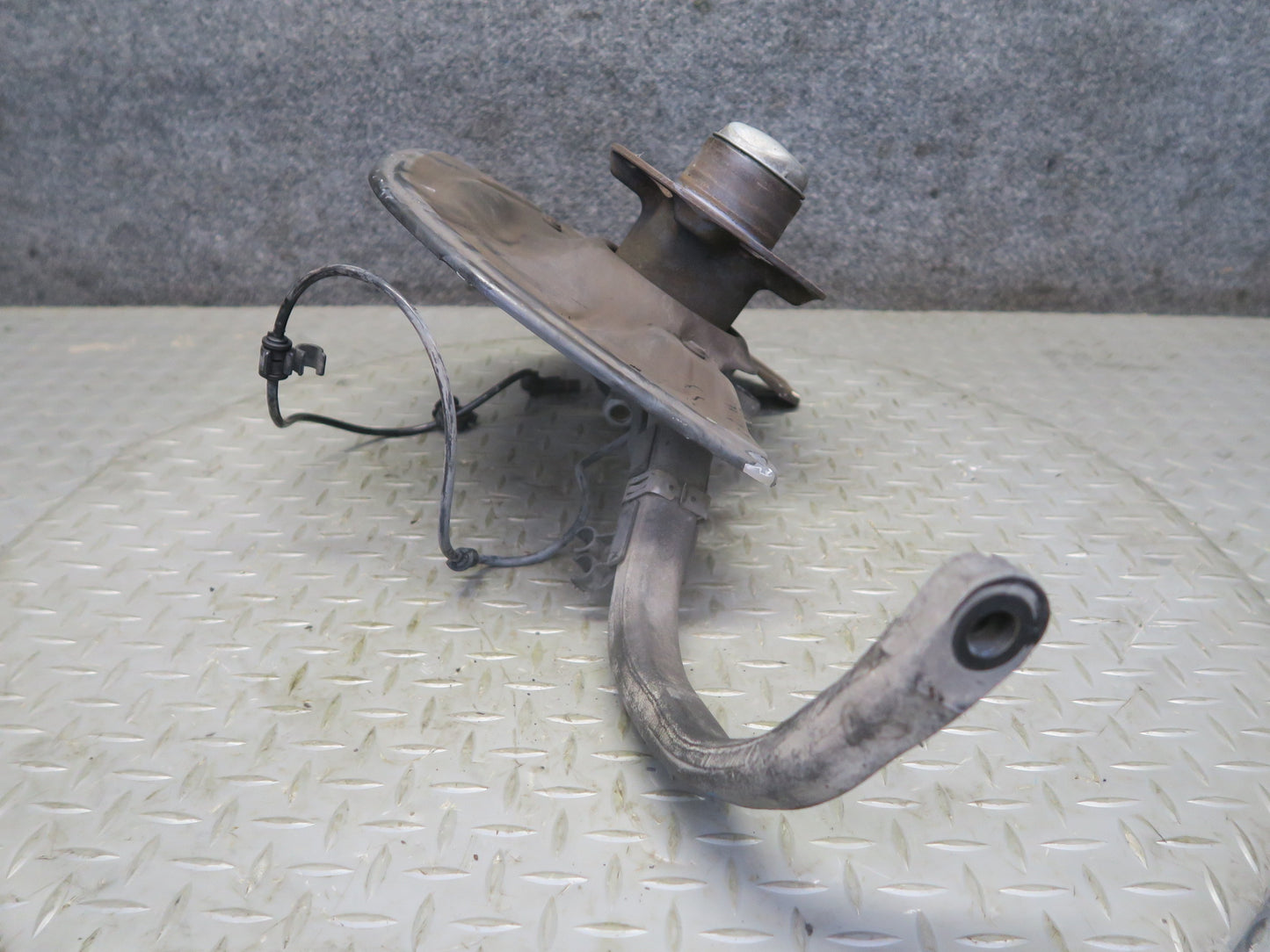 07-12 Mercedes R230 SL550 Front Right Spindle Knuckle Wheel Hub Bearing OEM