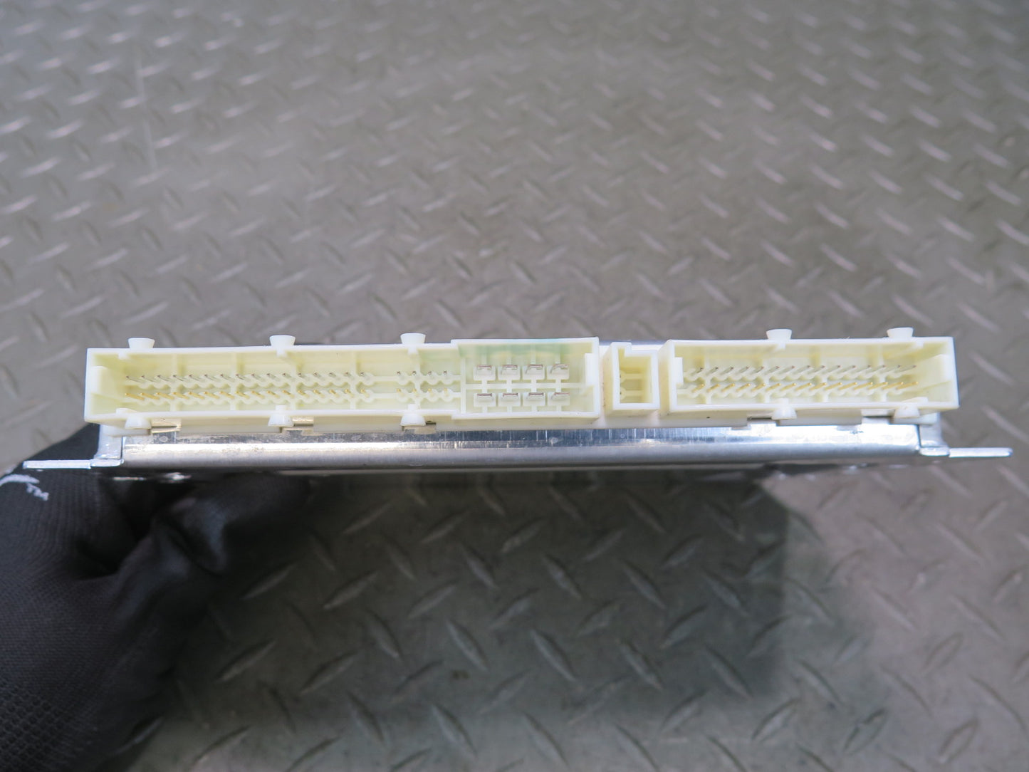 2015-2018 Porsche Macan Active Air Suspension Control Module Unit 95B907553H