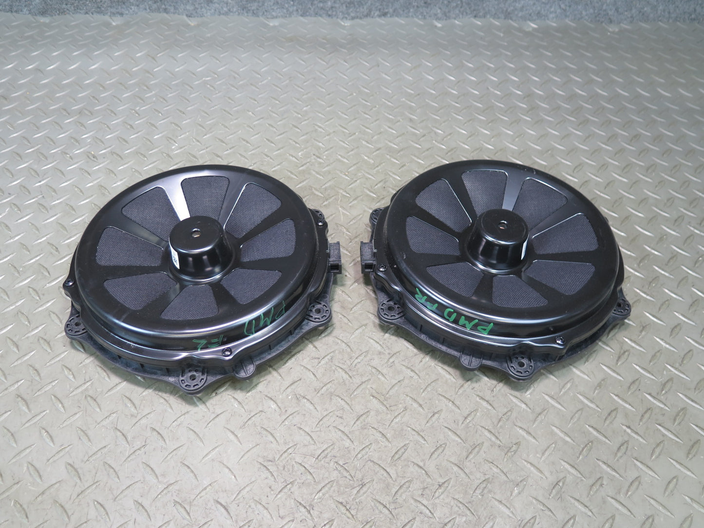 2015-2018 Porsche Macan Front Left & Right Door Bose Speaker Set of 2