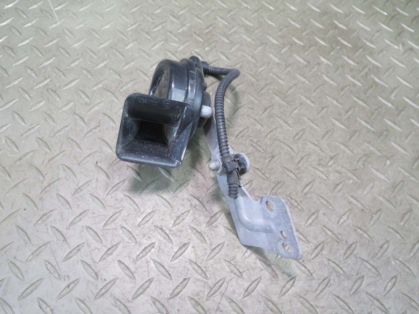 2015-2018 Porsche Macan High Tone Note Pitch Horn Signal 95B951212B
