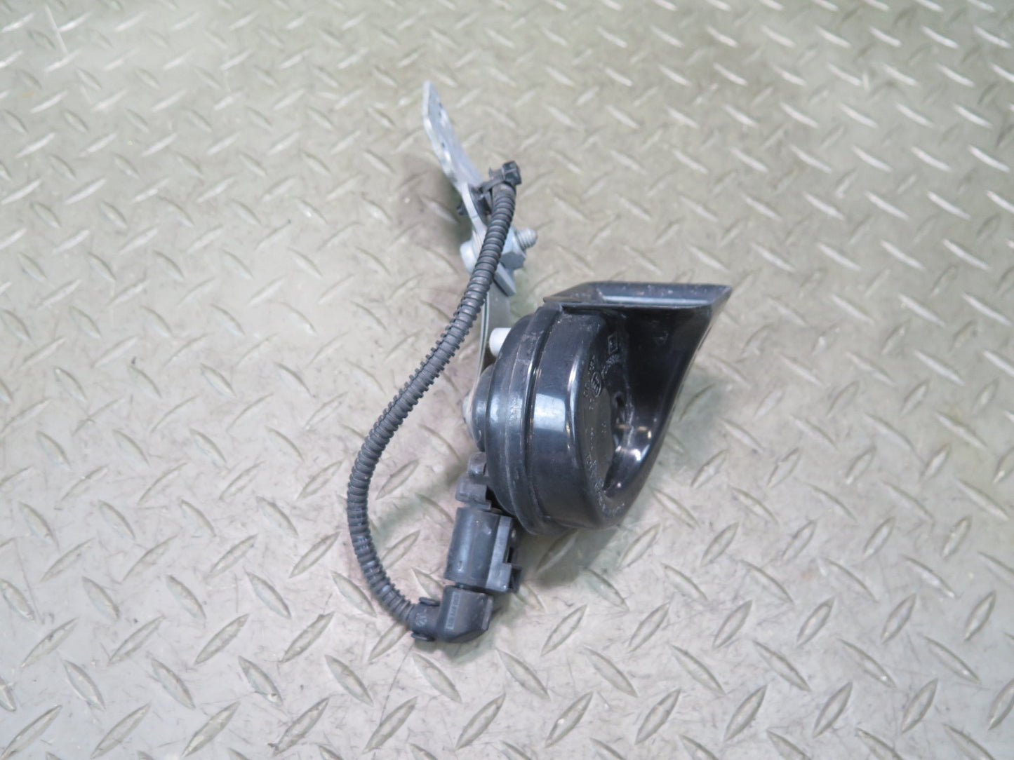 2015-2018 Porsche Macan High Tone Note Pitch Horn Signal 95B951212B