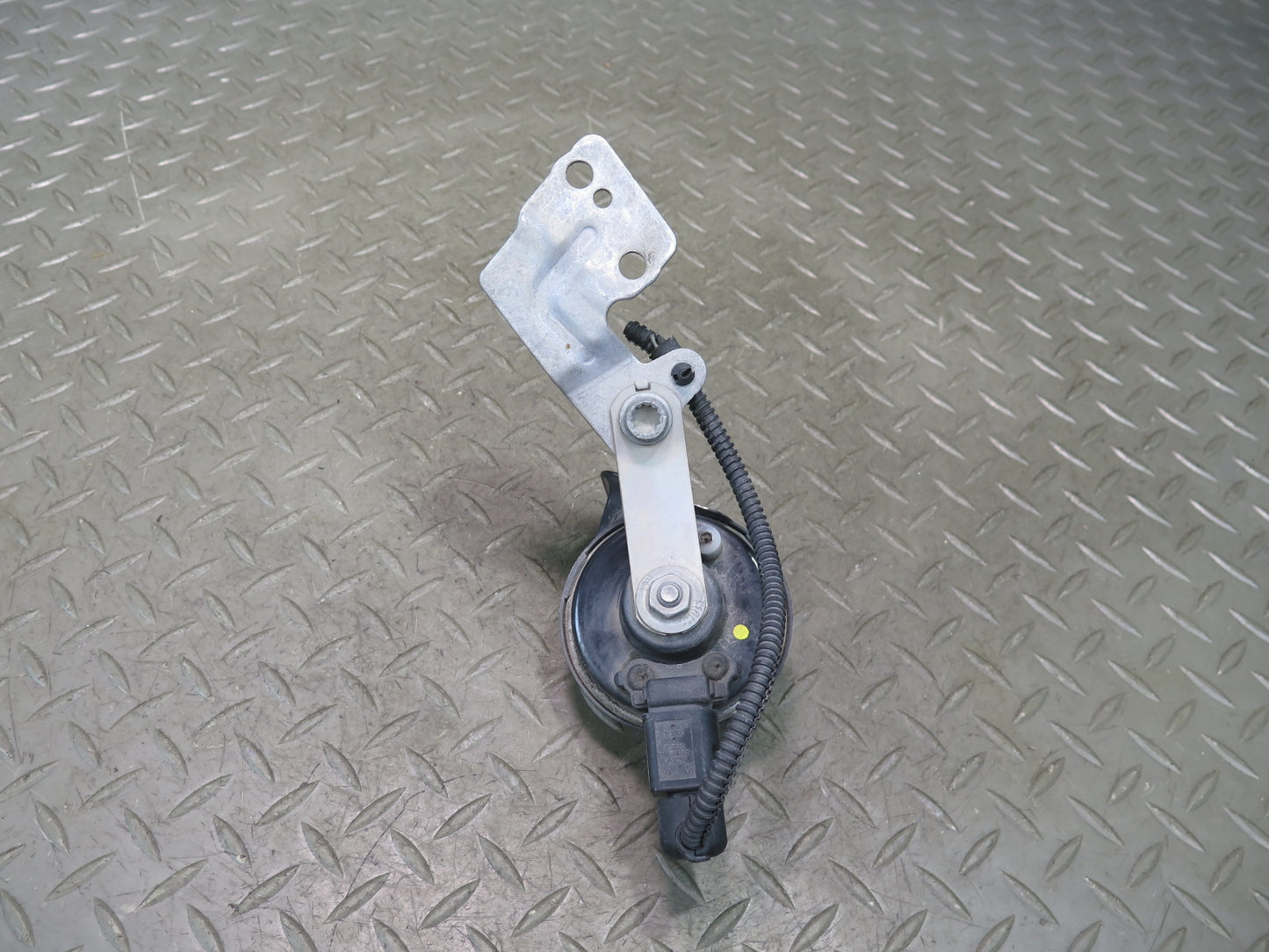 2015-2018 Porsche Macan High Tone Note Pitch Horn Signal 95B951212B