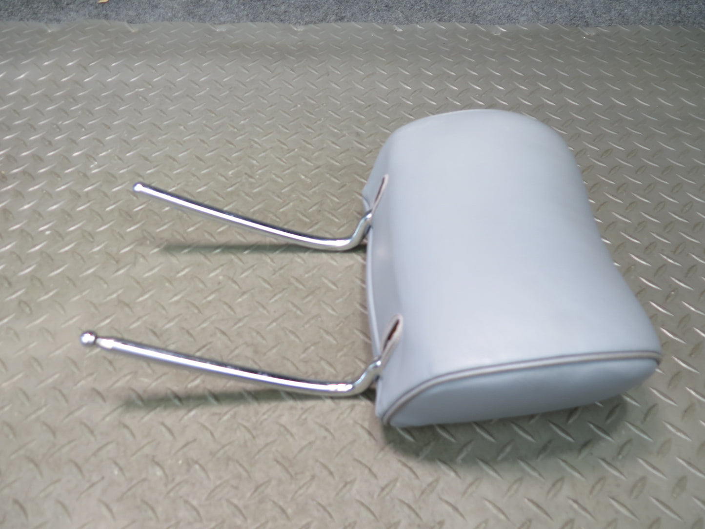 86-91 Mercedes W126 560SEL Set of 2 Rear Left & Right Leather Headrest Gray OEM