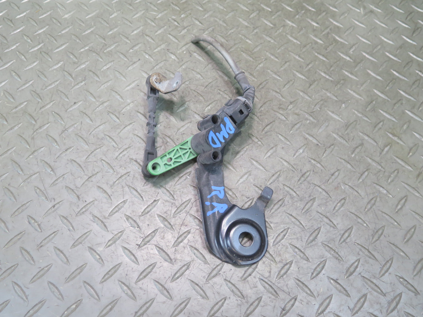 2015-2018 Porsche Macan Rear Right Suspension Height Level Sensor 4H0941310C