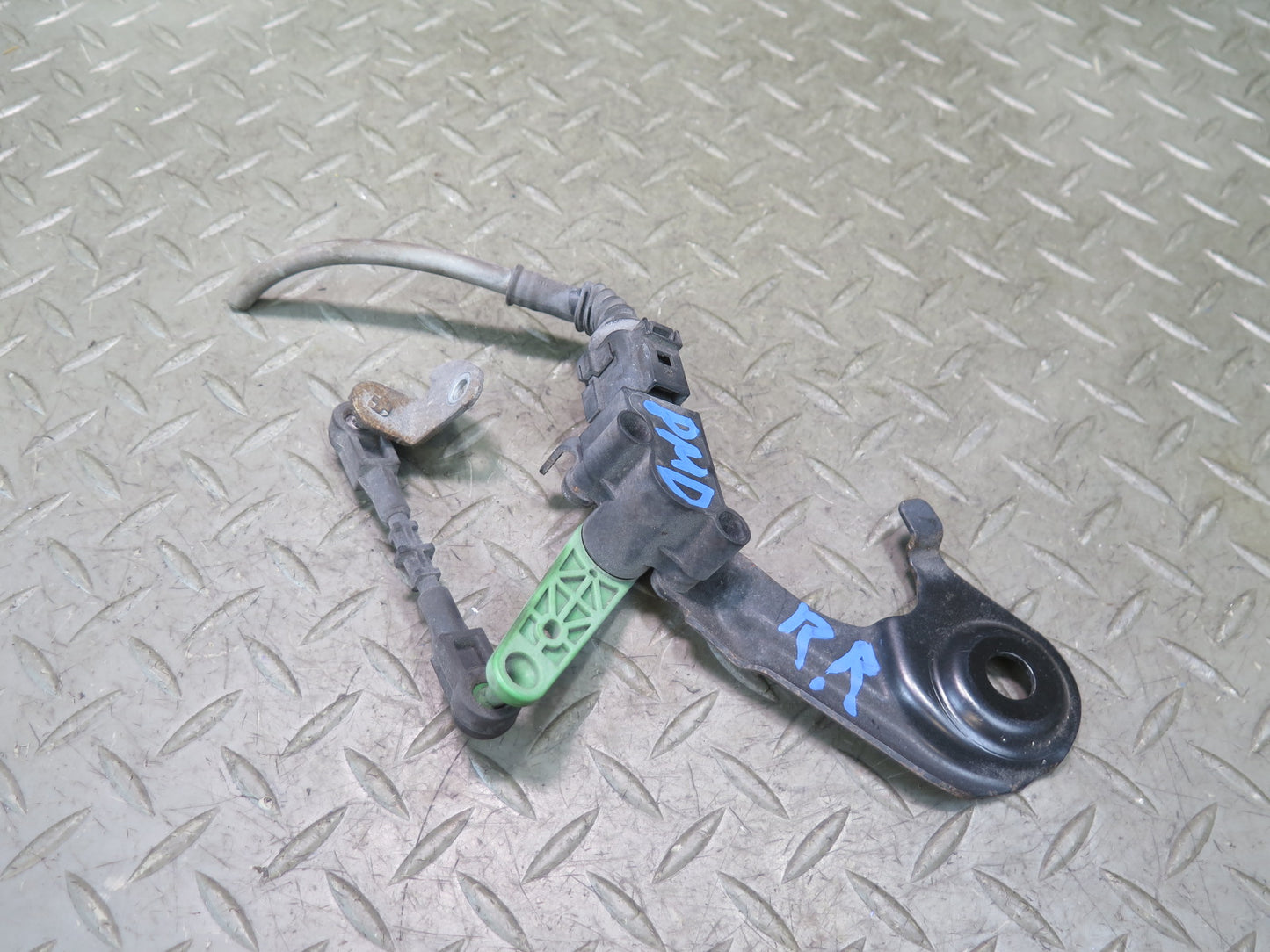 2015-2018 Porsche Macan Rear Right Suspension Height Level Sensor 4H0941310C