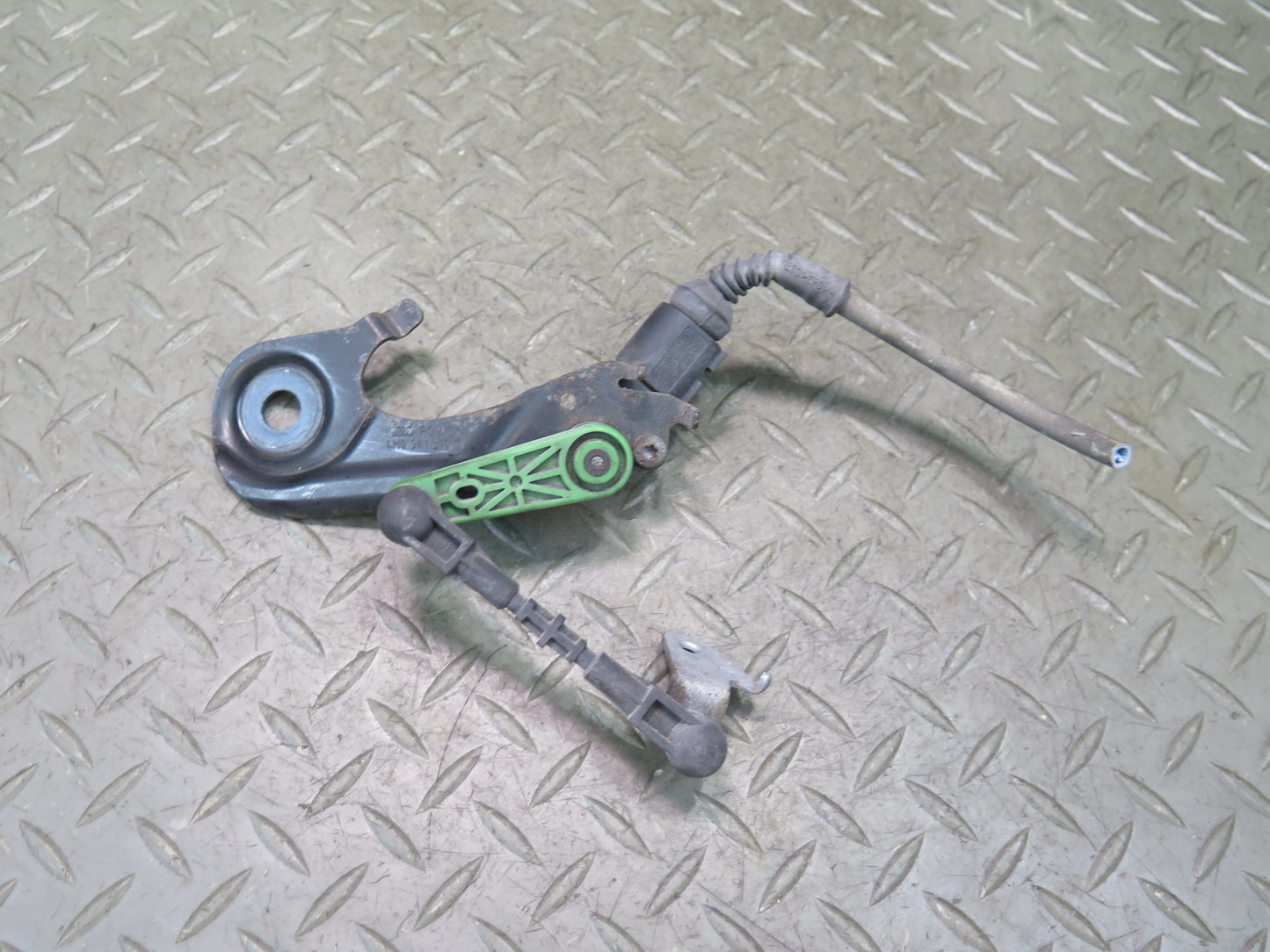 2015-2018 Porsche Macan Rear Right Suspension Height Level Sensor 4H0941310C