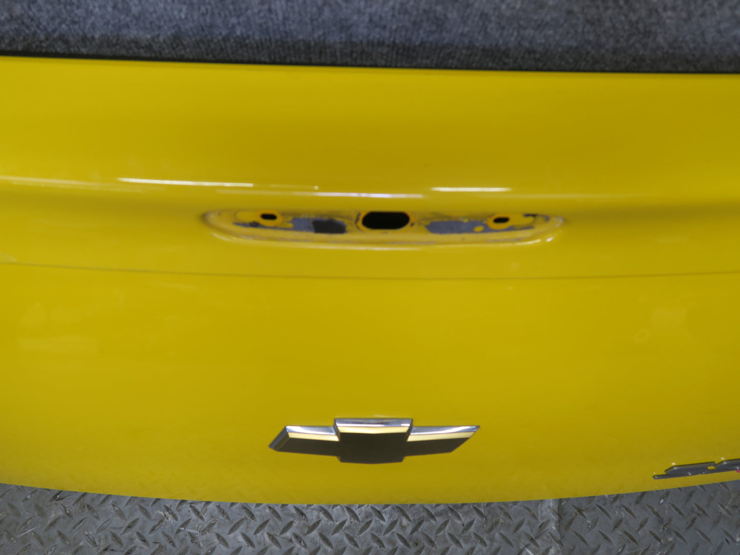 03-06 Chevrolet SSR Rear Trunk Tailgate Lid Shell Cover Assembly Yellow OEM