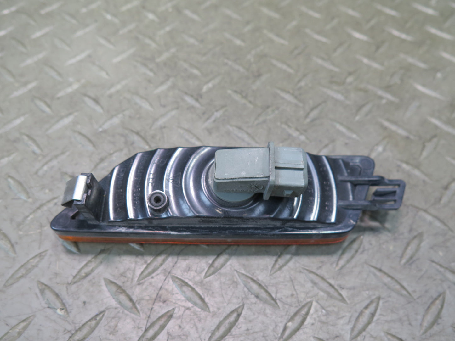 2015-2018 Porsche Macan Front Right Side Marker Light Lamp