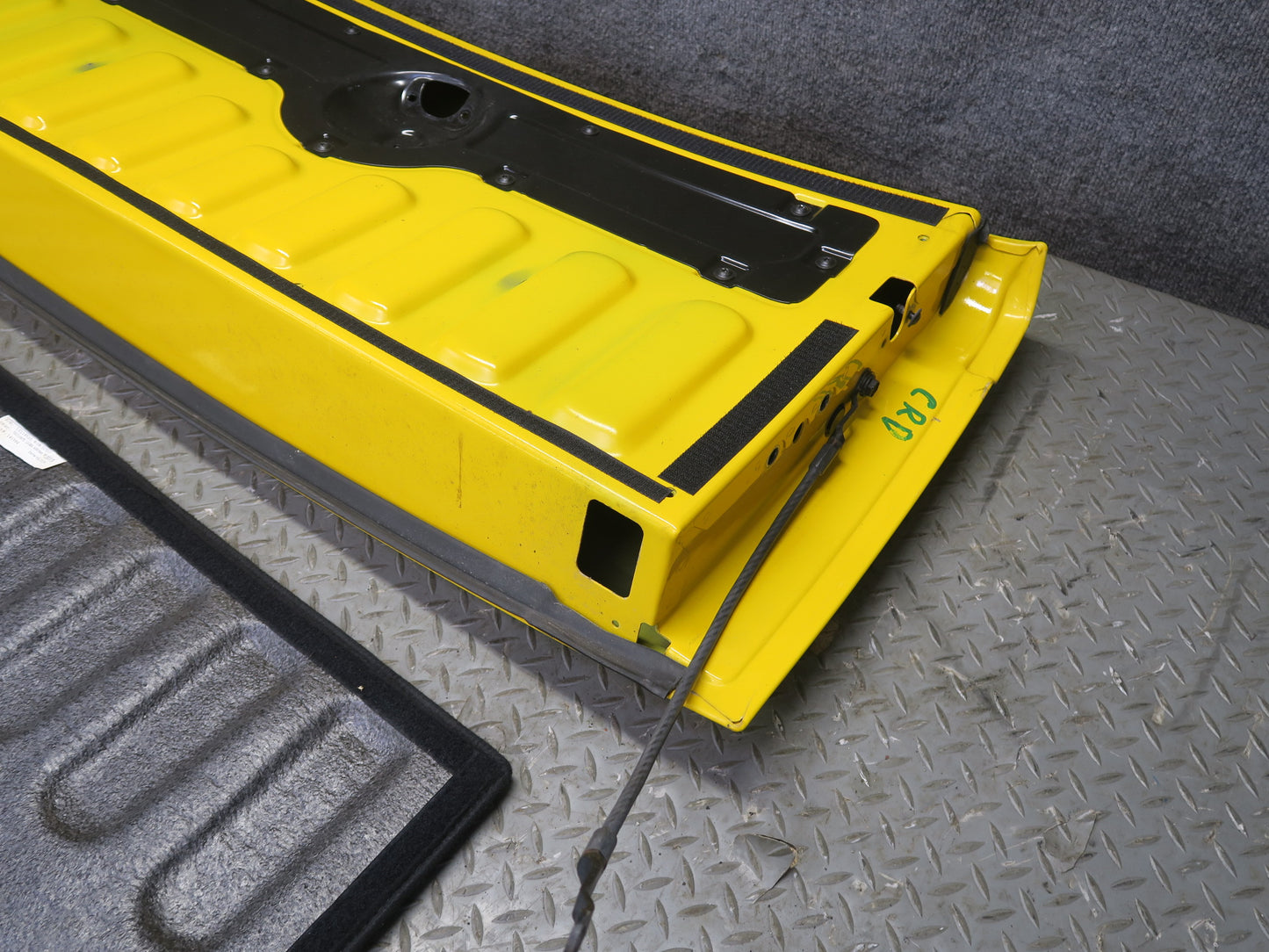 03-06 Chevrolet SSR Rear Trunk Tailgate Lid Shell Cover Assembly Yellow OEM