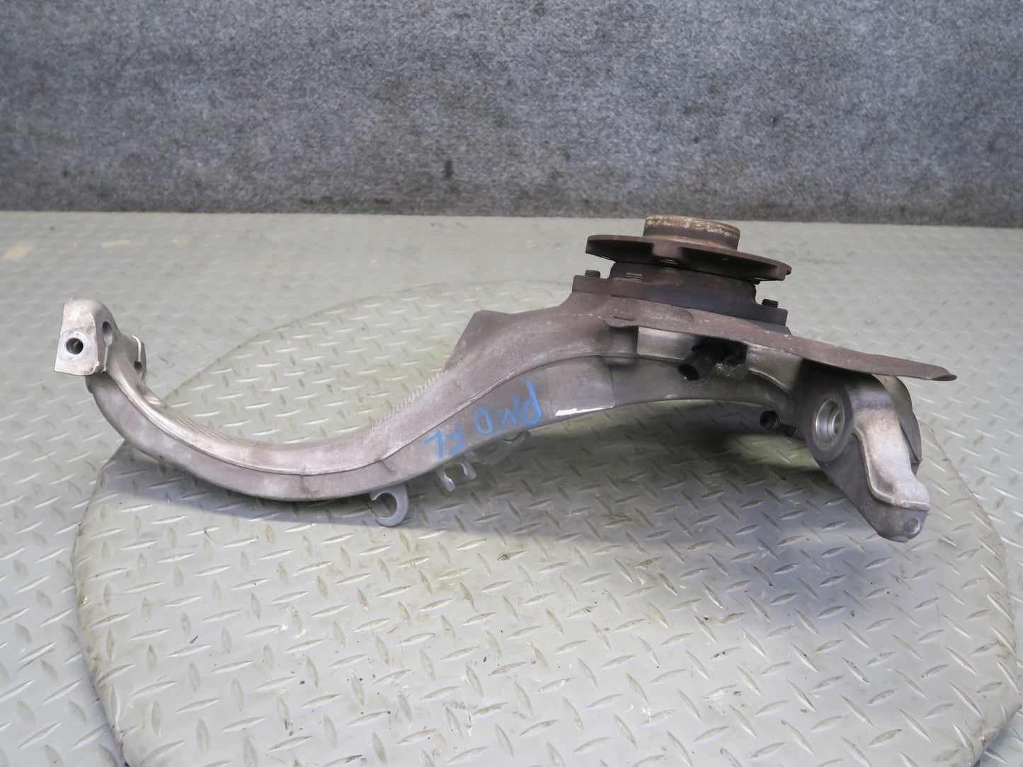 2015-2018 Porsche Macan S GTS AWD Front Left Spindle Knuckle Wheel Hub Bearing