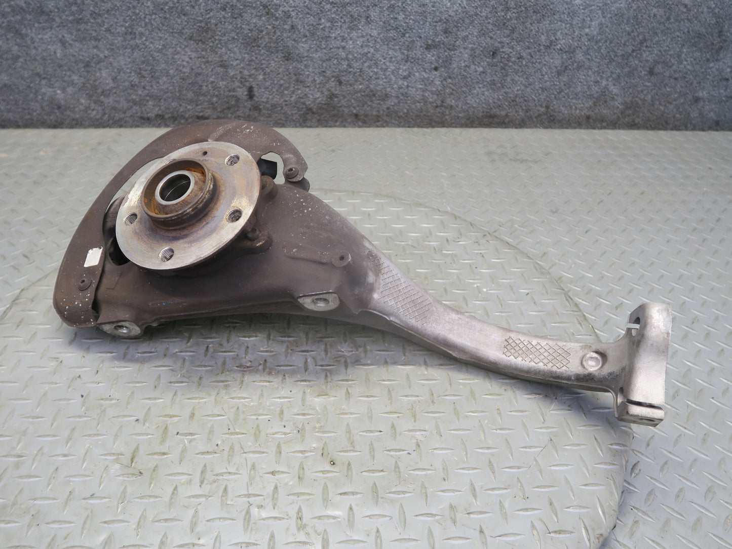 2015-2018 Porsche Macan S GTS AWD Front Left Spindle Knuckle Wheel Hub Bearing