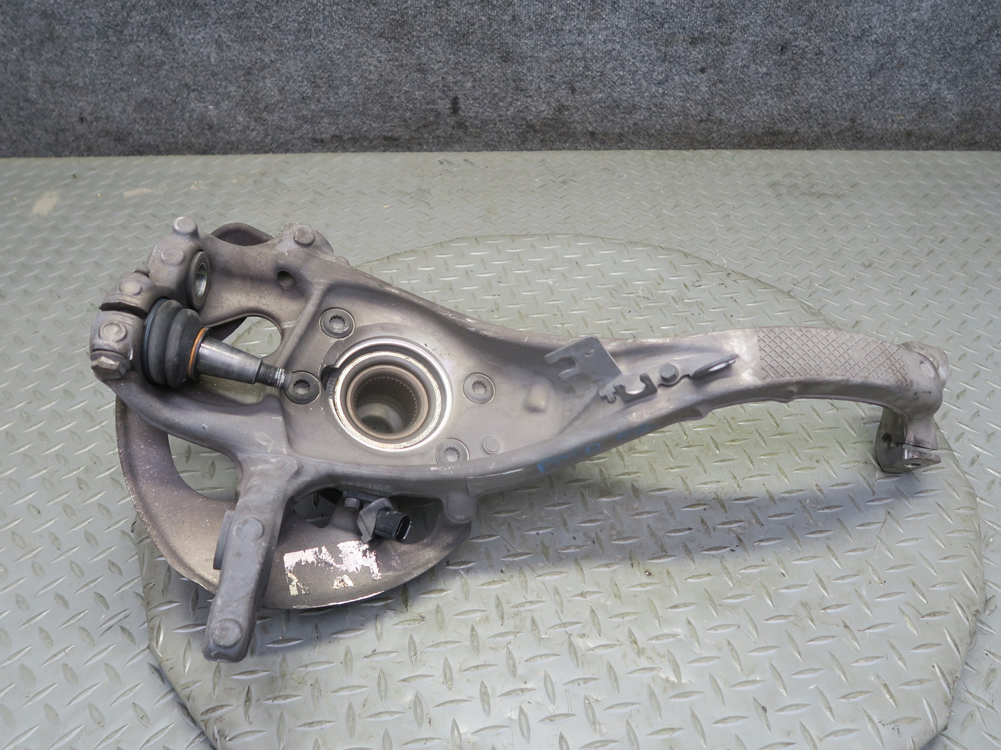 2015-2018 Porsche Macan S GTS AWD Front Left Spindle Knuckle Wheel Hub Bearing