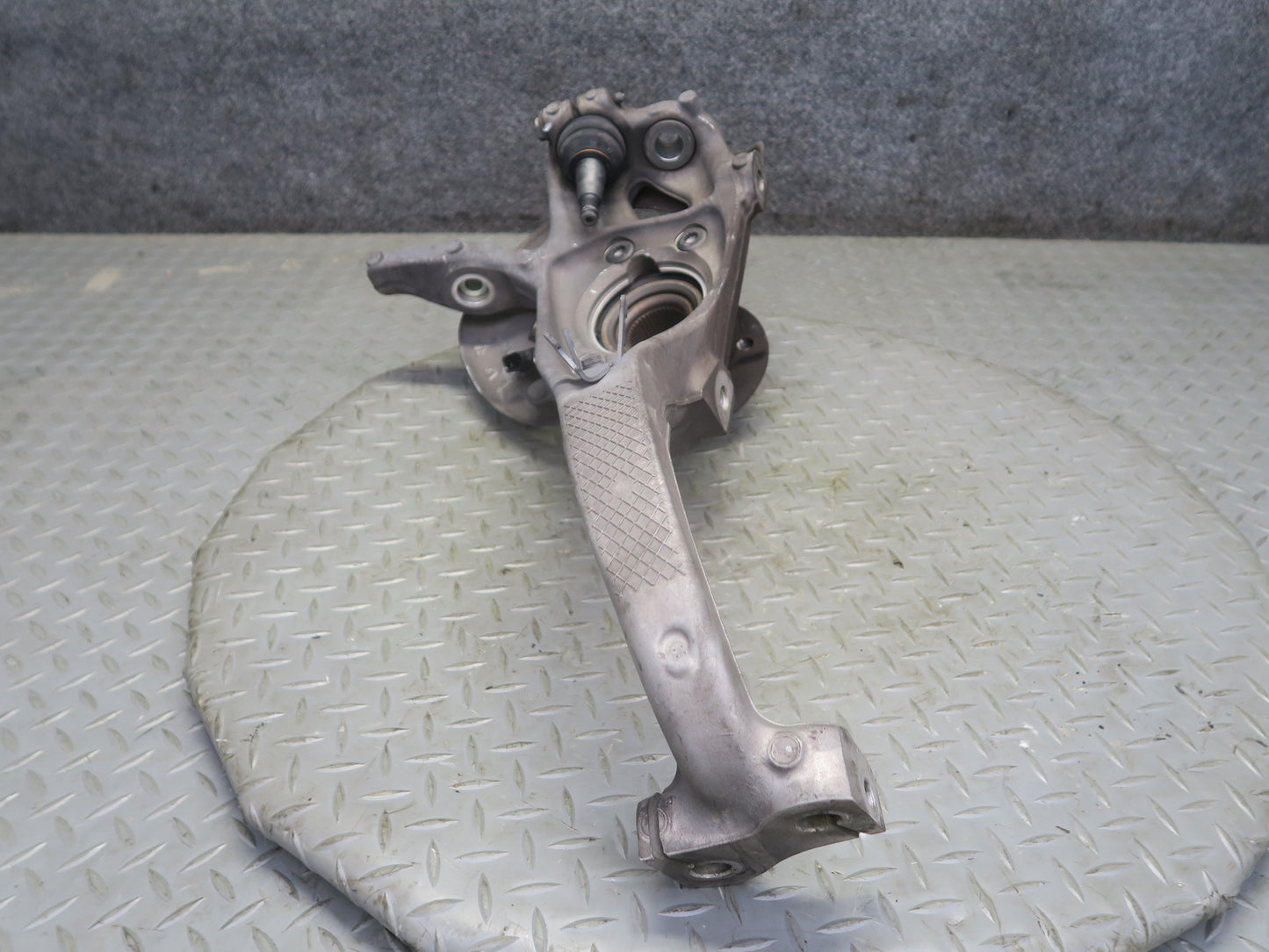 2015-2018 Porsche Macan S GTS AWD Front Left Spindle Knuckle Wheel Hub Bearing