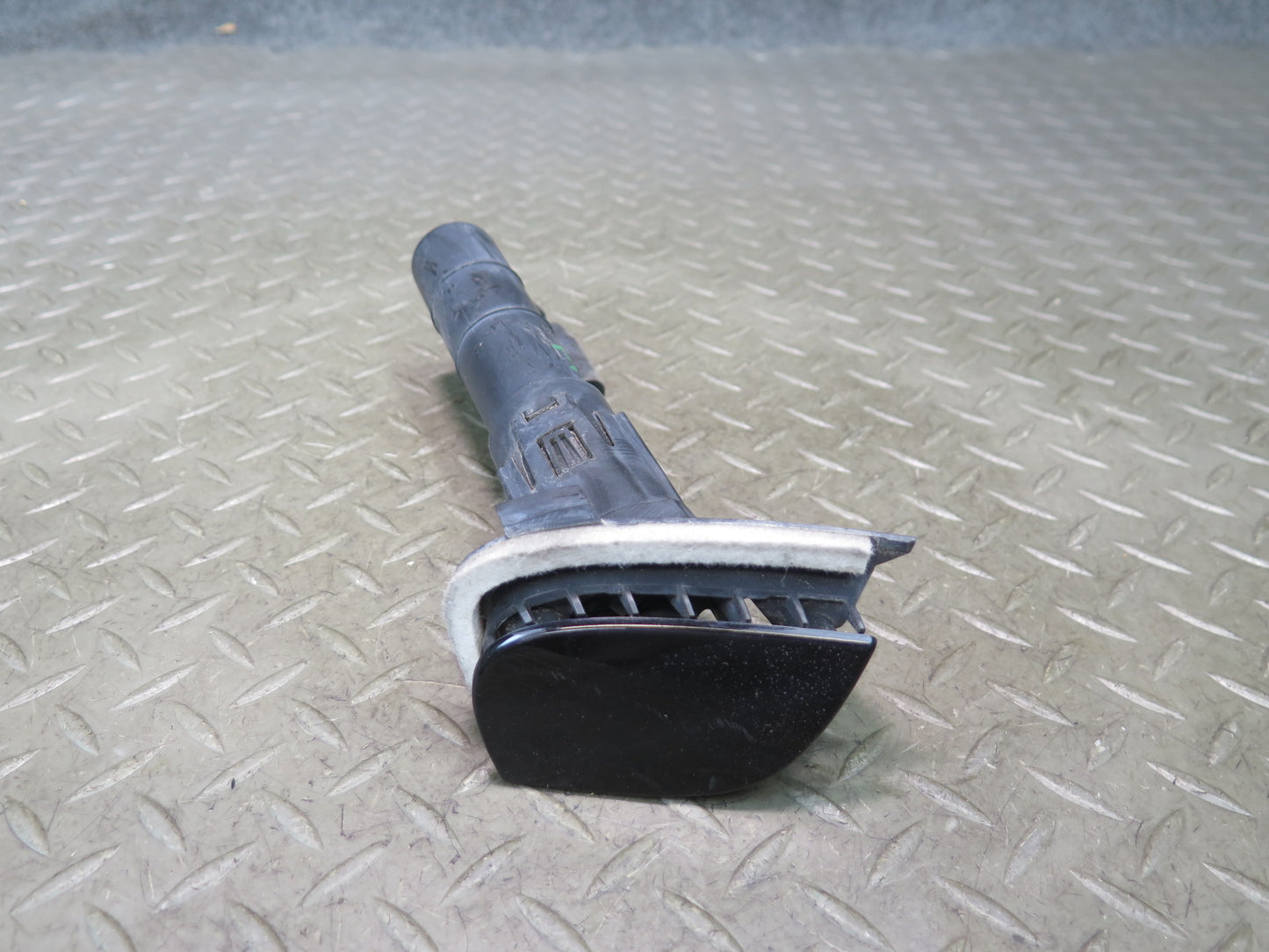 2015-2018 Porsche Macan Front Right Headlight Washer Nozzle Spray JET