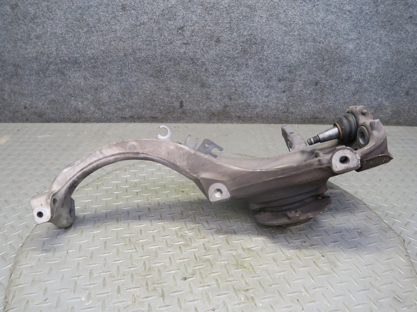 2015-2018 Porsche Macan S GTS AWD Front Left Spindle Knuckle Wheel Hub Bearing