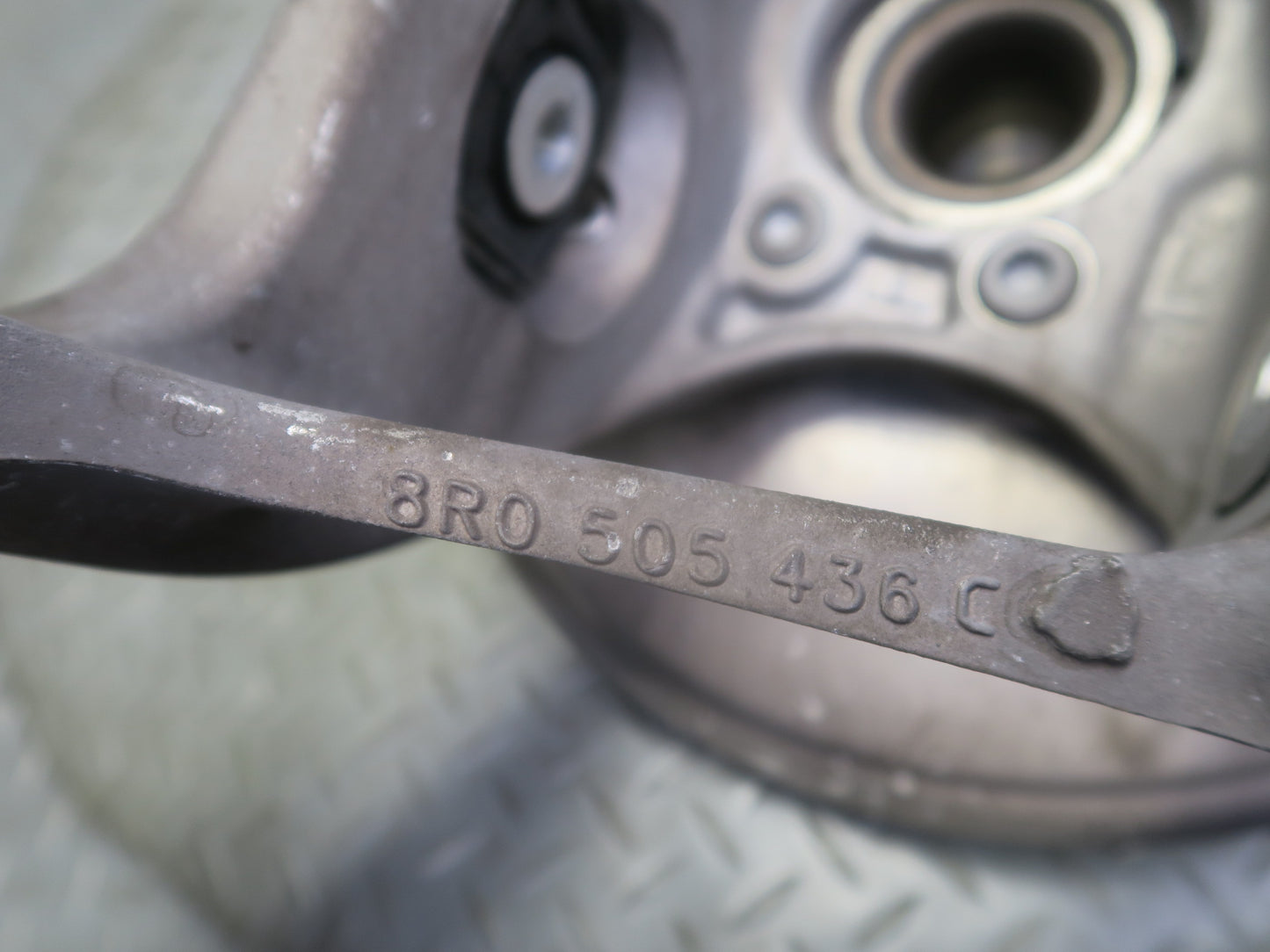 2015-2018 Porsche Macan AWD Rear Right Spindle Knuckle Wheel Hub Bearing