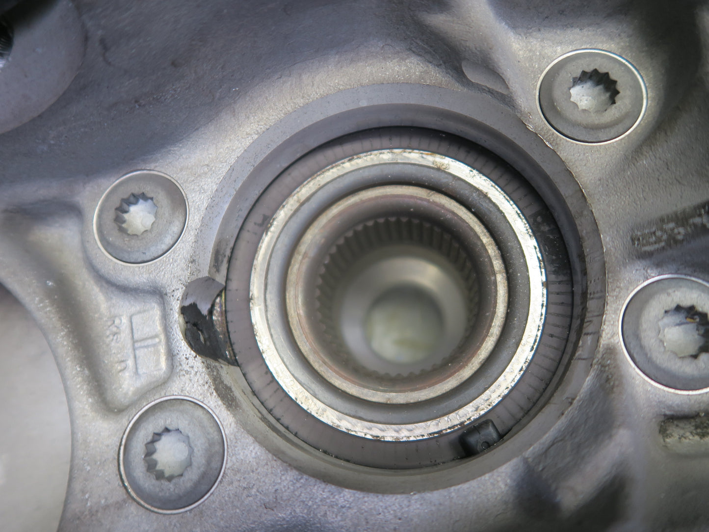 2015-2018 Porsche Macan AWD Rear Right Spindle Knuckle Wheel Hub Bearing