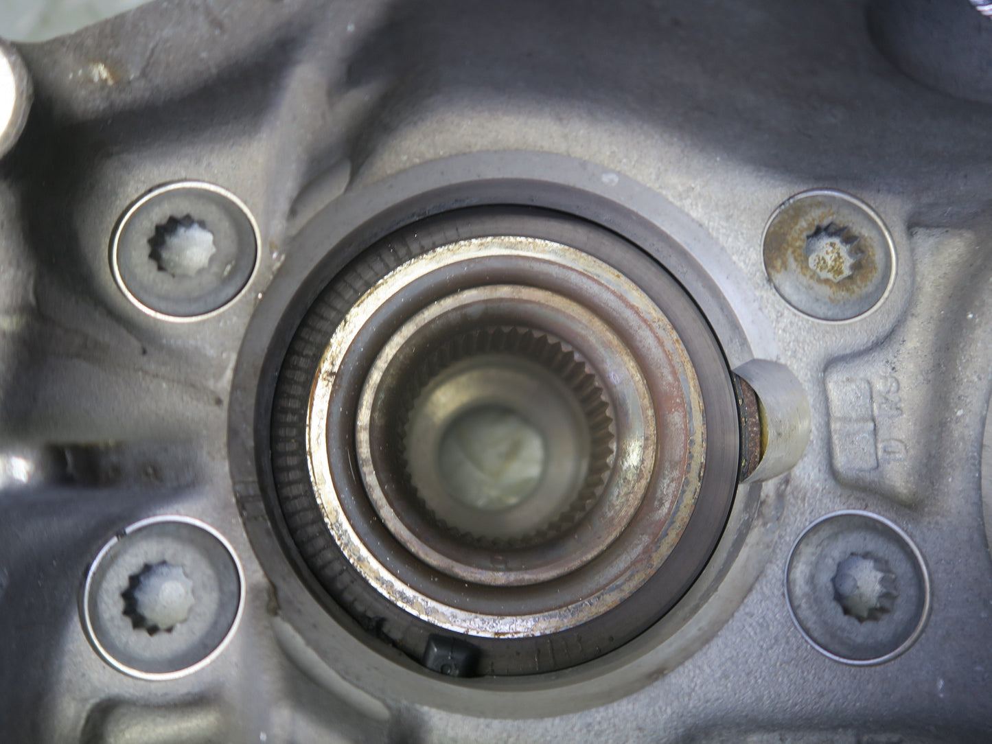 2015-2018 Porsche Macan AWD Rear Left Side Spindle Knuckle Wheel Hub Bearing