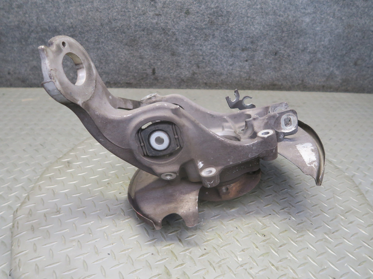 2015-2018 Porsche Macan AWD Rear Left Side Spindle Knuckle Wheel Hub Bearing