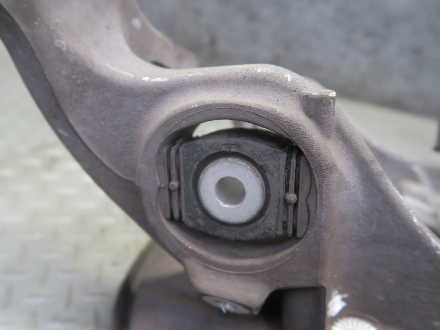 2015-2018 Porsche Macan AWD Rear Left Side Spindle Knuckle Wheel Hub Bearing