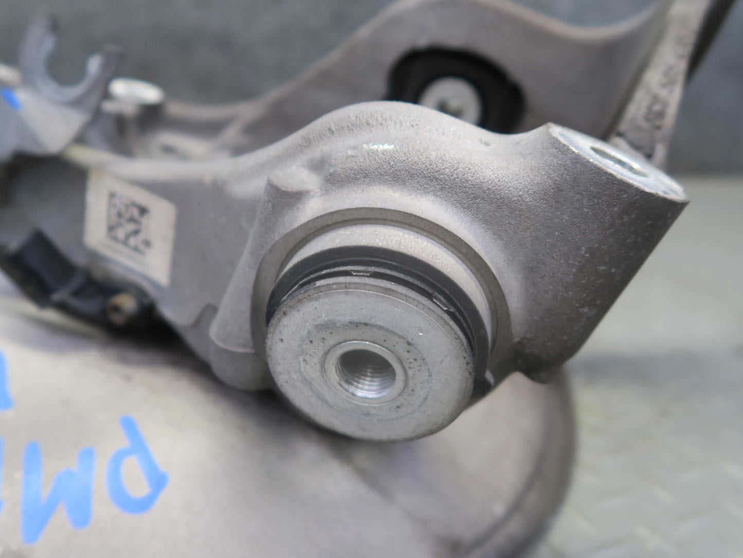 2015-2018 Porsche Macan AWD Rear Left Side Spindle Knuckle Wheel Hub Bearing