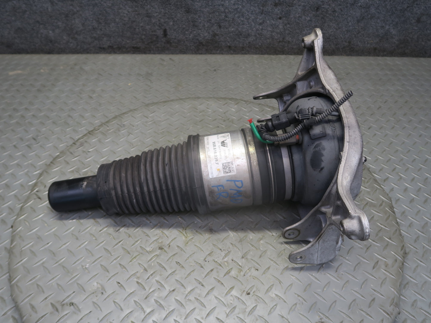 2017-2018 Porsche Macan GTS Front Right Pass Side Air Strut Shock Absorber 86K