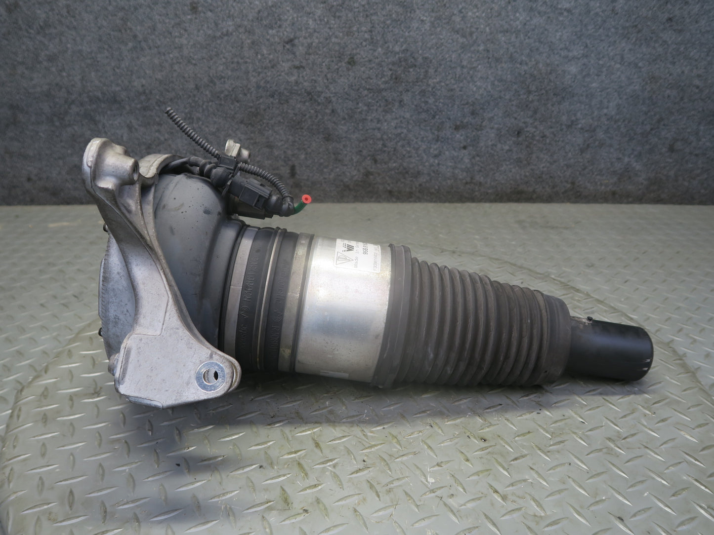 2017-2018 Porsche Macan GTS Front Right Pass Side Air Strut Shock Absorber 86K