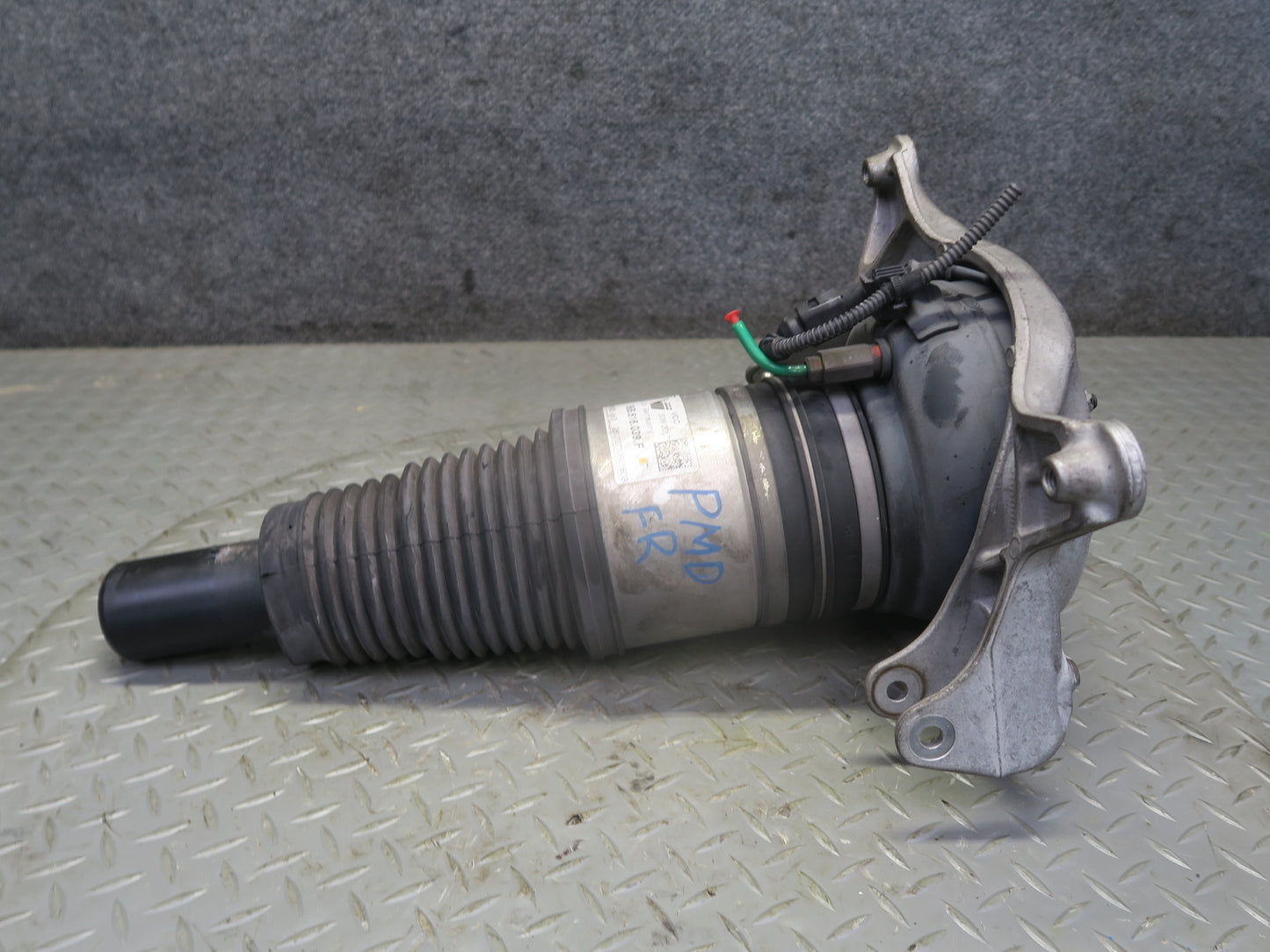 2017-2018 Porsche Macan GTS Front Right Pass Side Air Strut Shock Absorber 86K