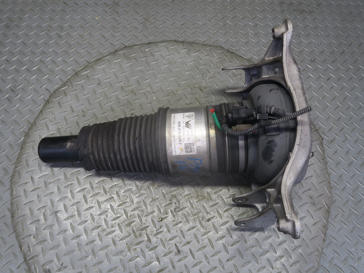 2017-2018 Porsche Macan GTS Front Right Pass Side Air Strut Shock Absorber 86K