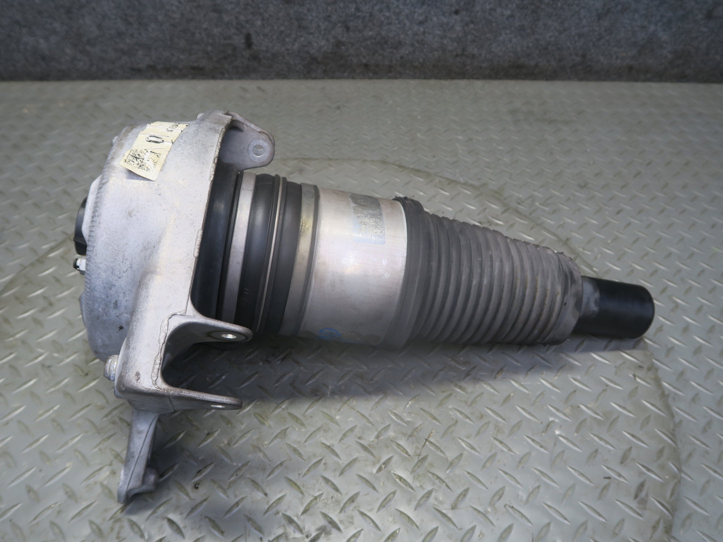 2017-2018 Porsche Macan GTS Front Right Pass Side Air Strut Shock Absorber 86K