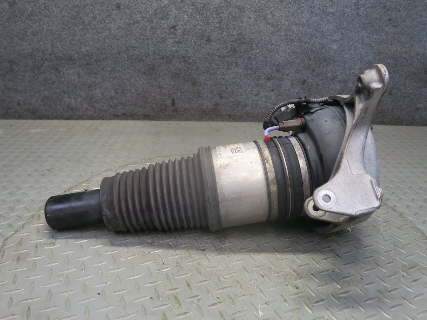 2017-2018 Porsche Macan GTS Front Left Driver Side Air Strut Shock Absorber 86K