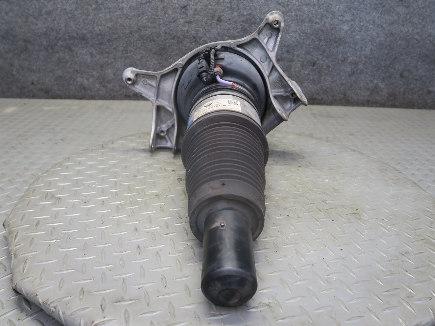 2017-2018 Porsche Macan GTS Front Left Driver Side Air Strut Shock Absorber 86K