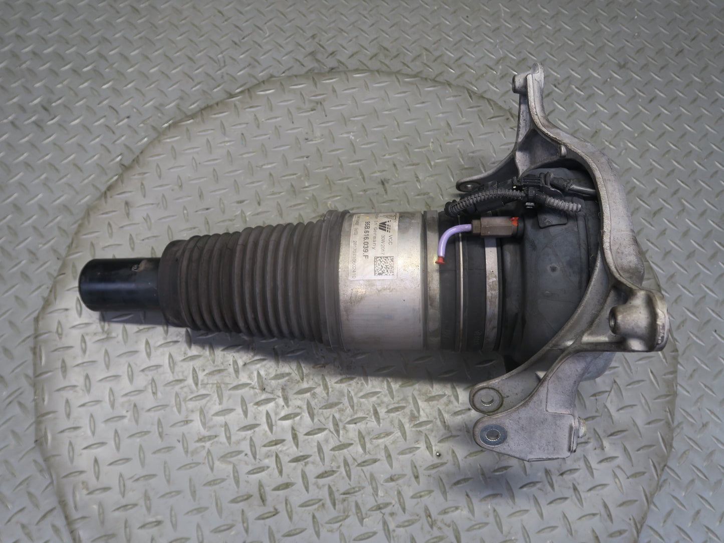 2017-2018 Porsche Macan GTS Front Left Driver Side Air Strut Shock Absorber 86K