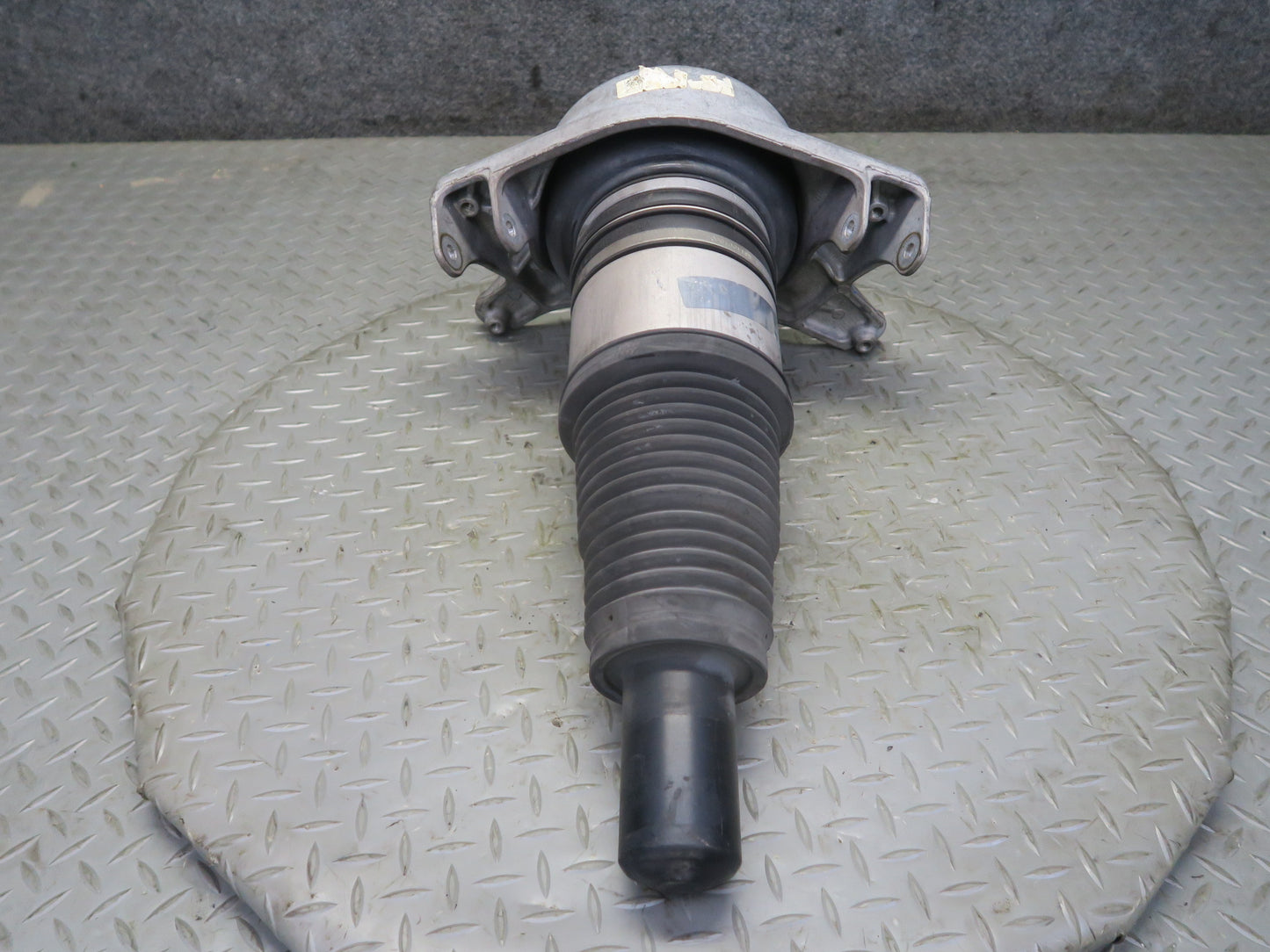 2017-2018 Porsche Macan GTS Front Left Driver Side Air Strut Shock Absorber 86K