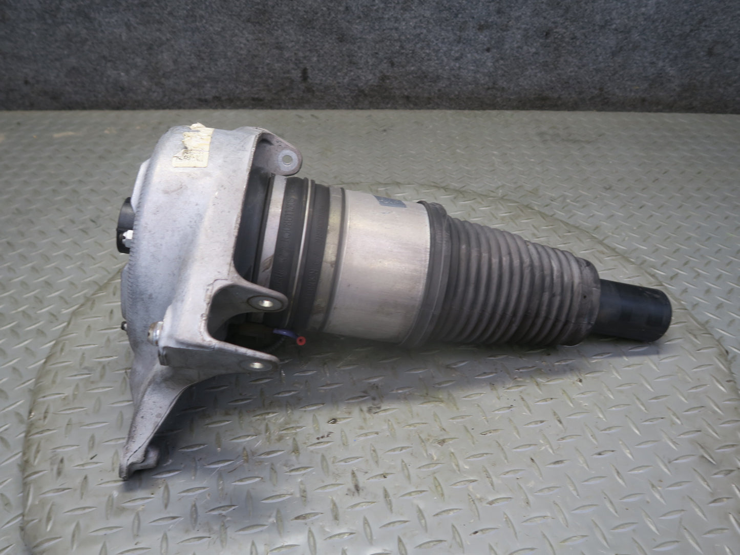 2017-2018 Porsche Macan GTS Front Left Driver Side Air Strut Shock Absorber 86K