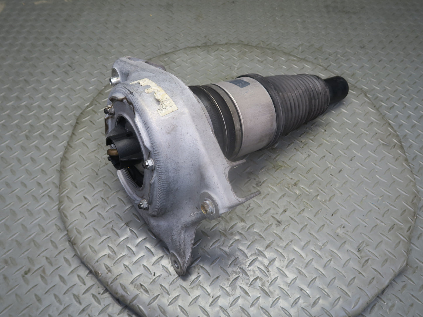 2017-2018 Porsche Macan GTS Front Left Driver Side Air Strut Shock Absorber 86K