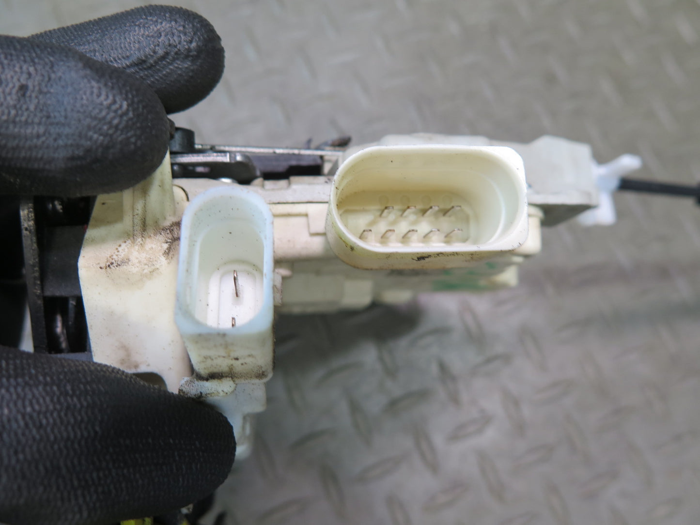 2015-2018 Porsche Macan Front Left Door Lock Latch Actuator