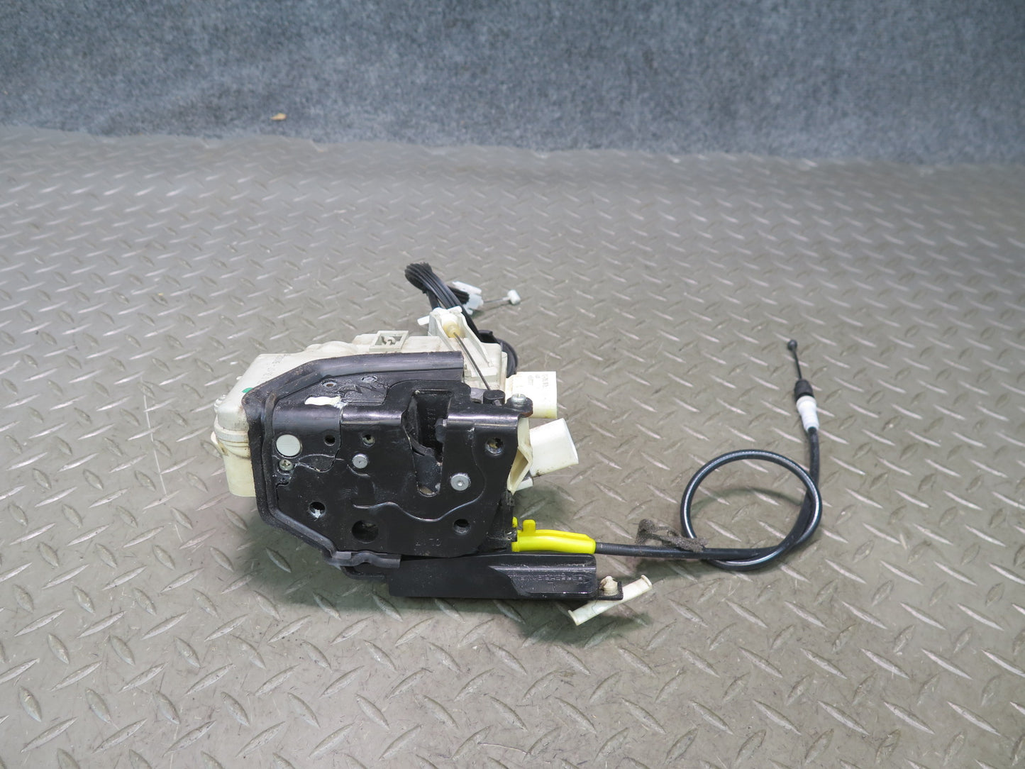 2015-2018 Porsche Macan Front Left Door Lock Latch Actuator
