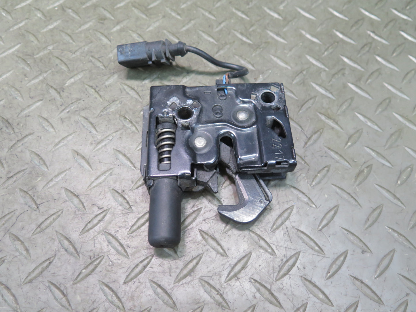 2015-2026 Porsche Macan Front Left & Right Hood Lock Latch Set of 2