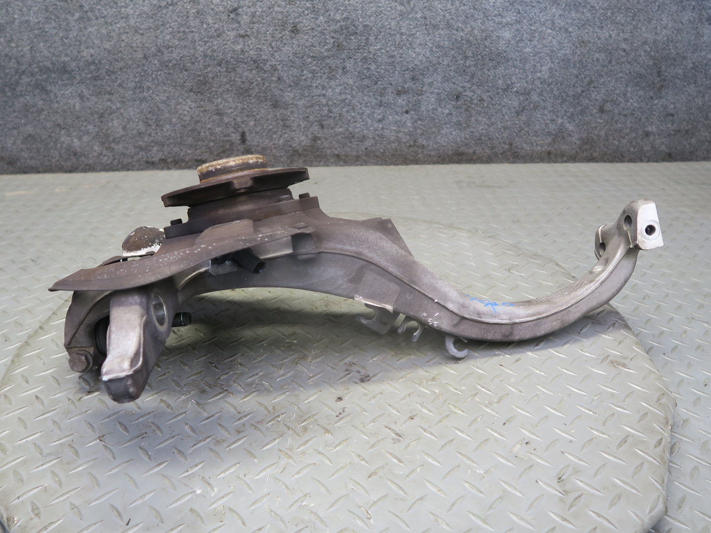 2015-2018 Porsche Macan S GTS AWD Front Right Spindle Knuckle Wheel Hub Bearing