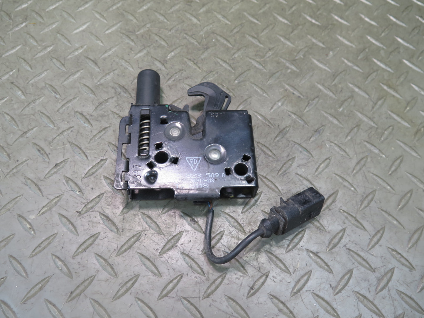 2015-2026 Porsche Macan Front Left & Right Hood Lock Latch Set of 2